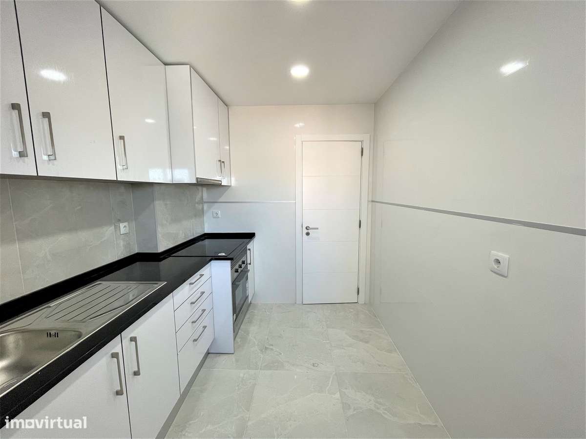 T2 remodelado a 5 min da CP Damaia de Cima — ideal casal ou família - Grande imagem: 5/25