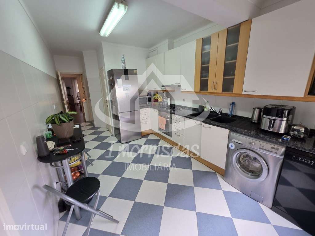 Apartamento T2 com arrecadação e varanda em São João da Talha - Grande imagem: 5/25