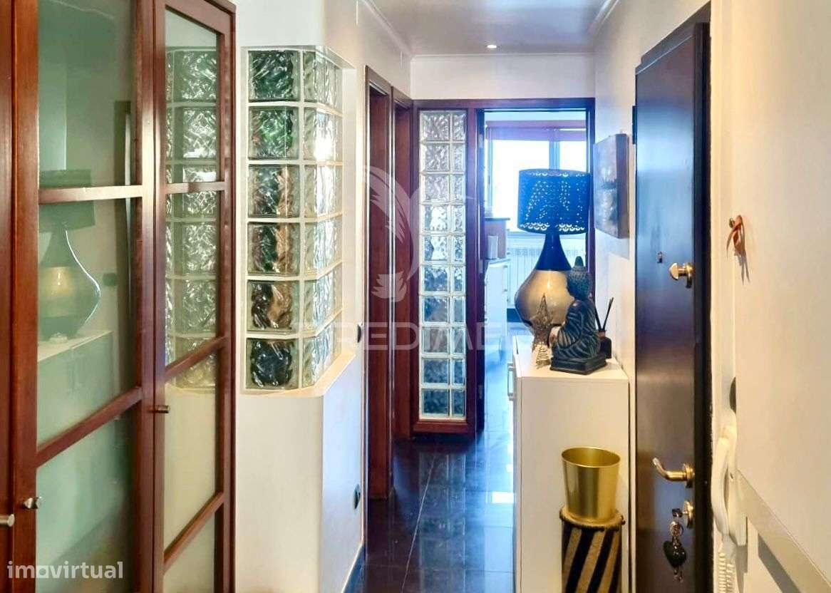 Apartamento T3 transformado em T2+1 - Grande imagem: 4/19