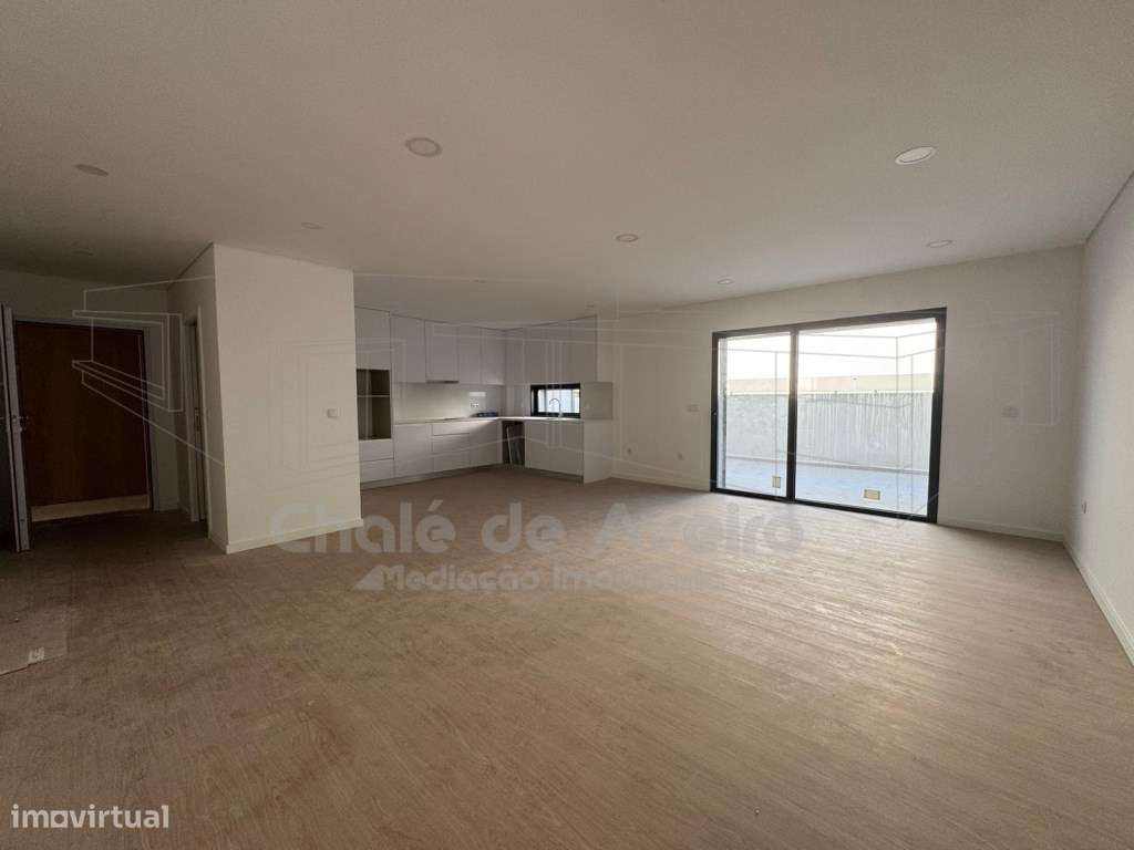 Apartamento T2 com Terraço Privativo e Aparcamento em Esgueira | Av...-2