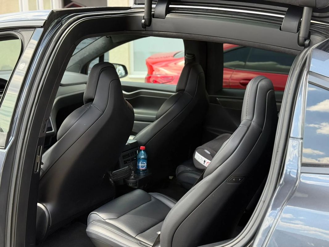 Tesla Model X - 24