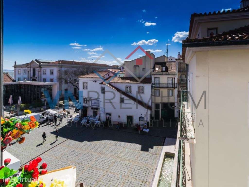 Charmoso Hostel a venda em Lisboa junto ao terminal dos Barcos de C...-1