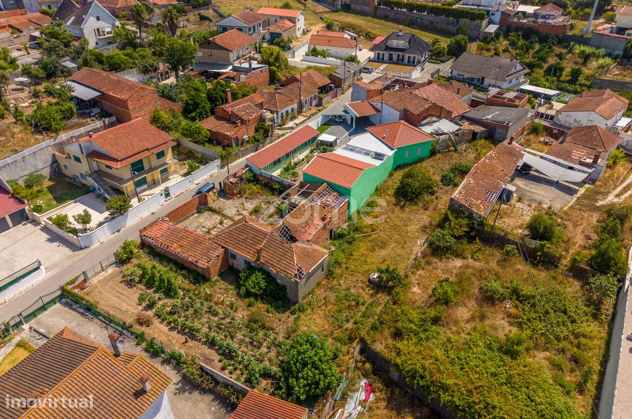Moradia T2 || Para Reconstrução || Lote com 1.075m2-26