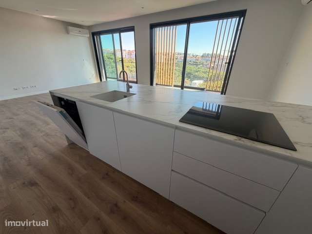 T2 em suítes, Varanda de 35,59 m² e Box para 2 Viaturas | Oeiras Golf-7