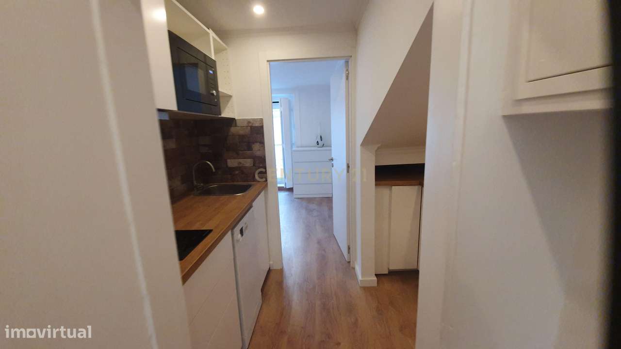 Prédio no Bairro Alto Remodelado com 3 Apartamentos e Loja, um Sonho p-6