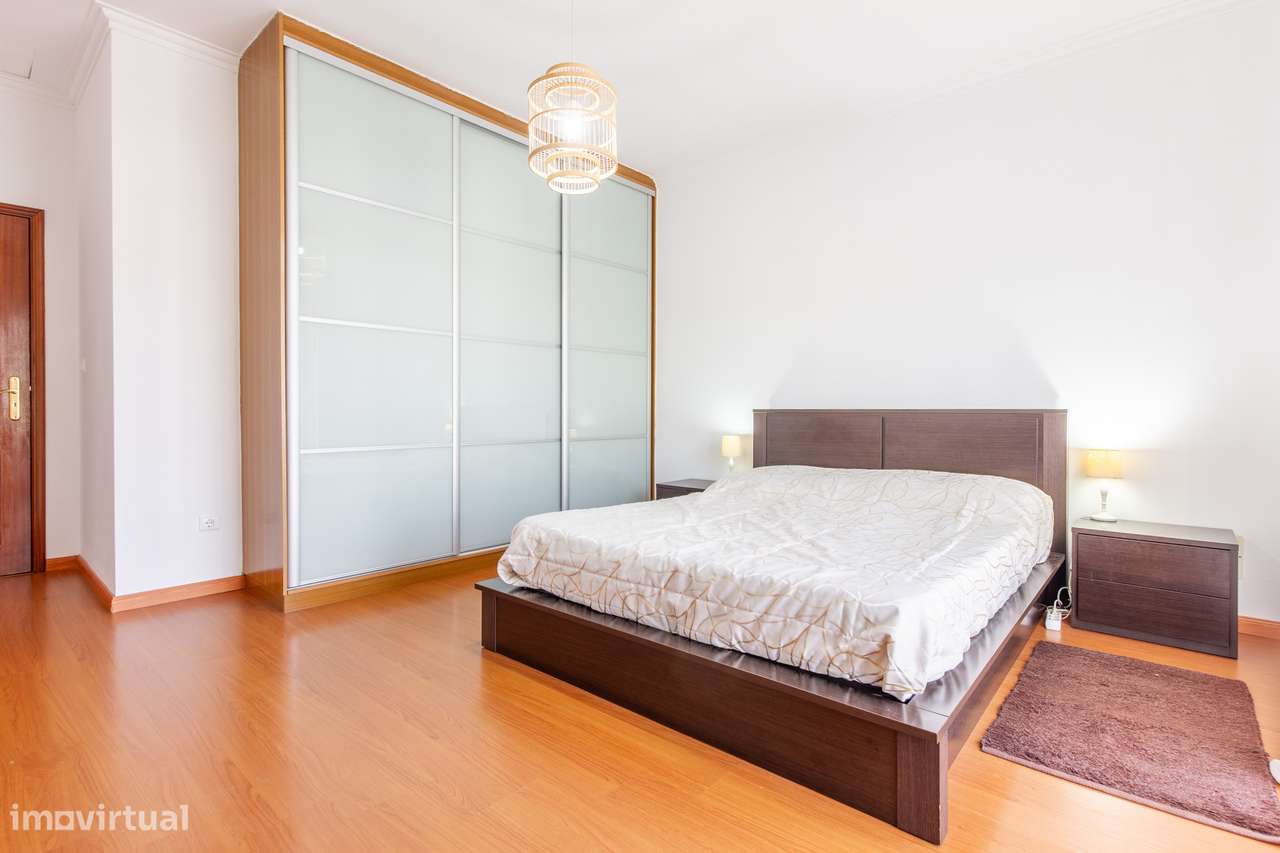 Quinta do Conde – Moradia Geminada de 4 assoalhadas c/ garagem-10