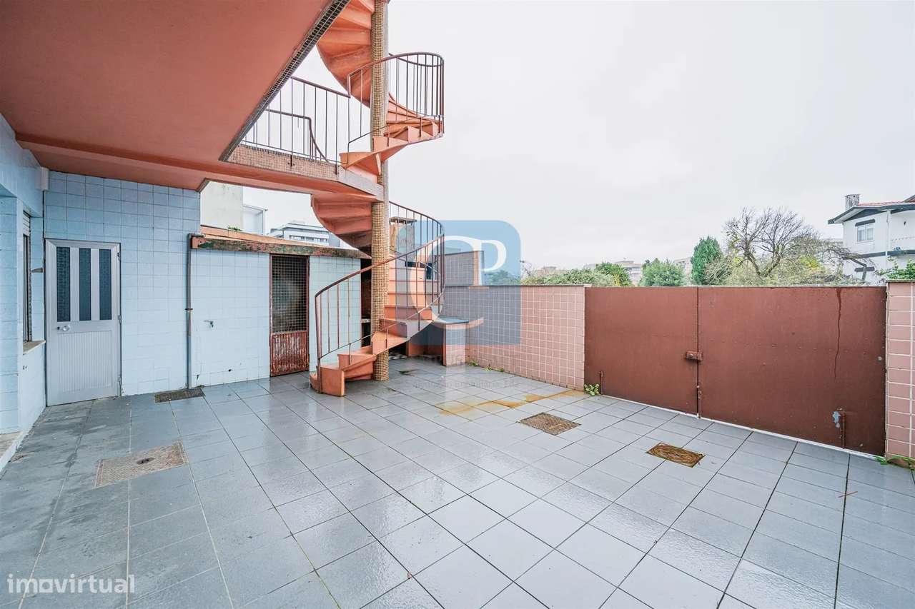 Moradia com dois apartamentos independentes em Vila Nova de Gaia-39