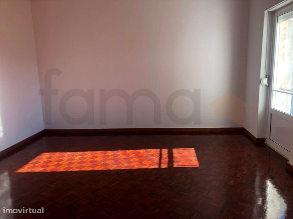 T2 no centro de Carnaxide - Grande imagem: 4/14