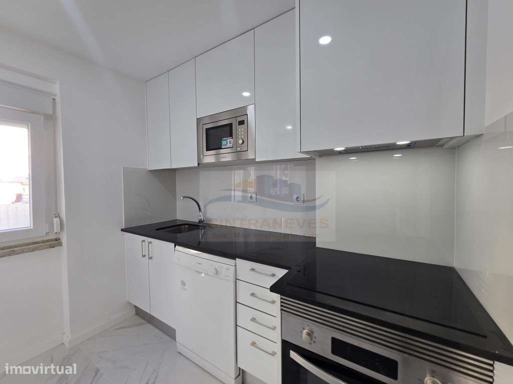 Fantástico T2 totalmente remodelado com 2 wcs - Amadora - Grande imagem: 2/22