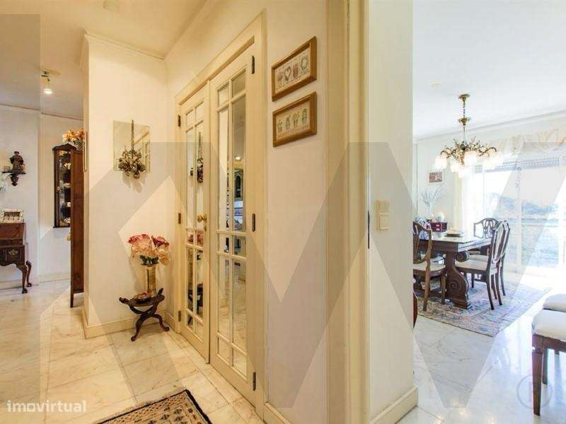 Apartamento excecional T5 C/ 2 Suites, Lareira, Varandas - Prédio Port-19