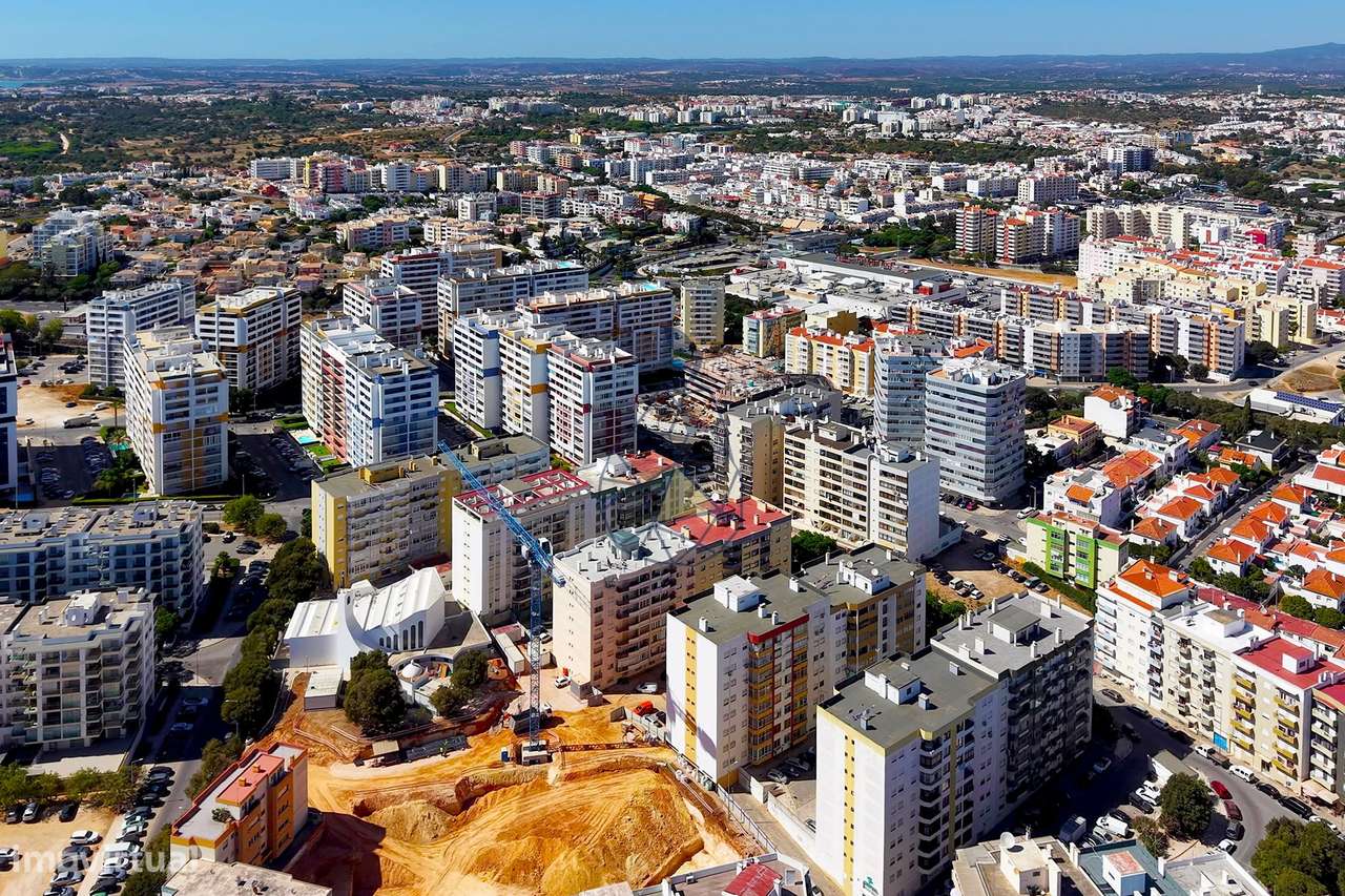 Apartamento T2 com Garagem e Elevador — Portimão-40