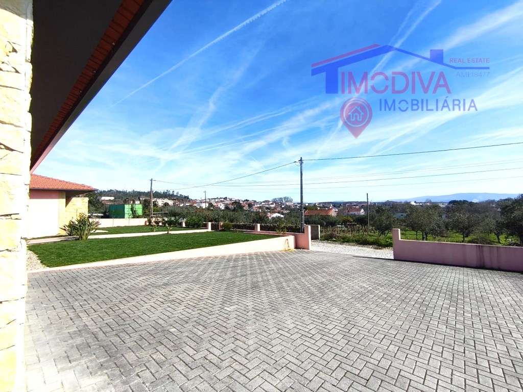Moradia térrea T3 com garagem em Figueiró dos Vinhos-55
