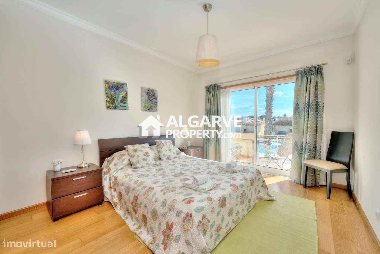 Moradia V2+2 junto a vários campos de golfe e a 5 minutos da Praia e d - Grande imagem: 4/30