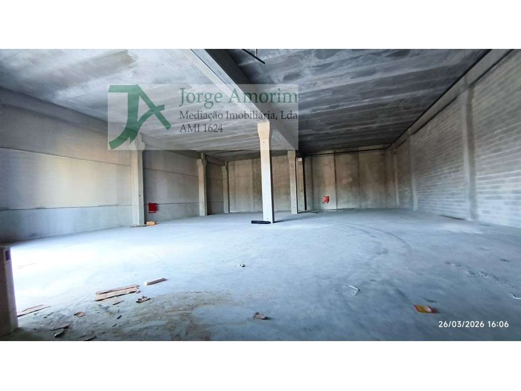 Armazém 620 m2 - Frente para N1. a 1 minuto da Saida da A1 Carvalho... - Grande imagem: 4/4