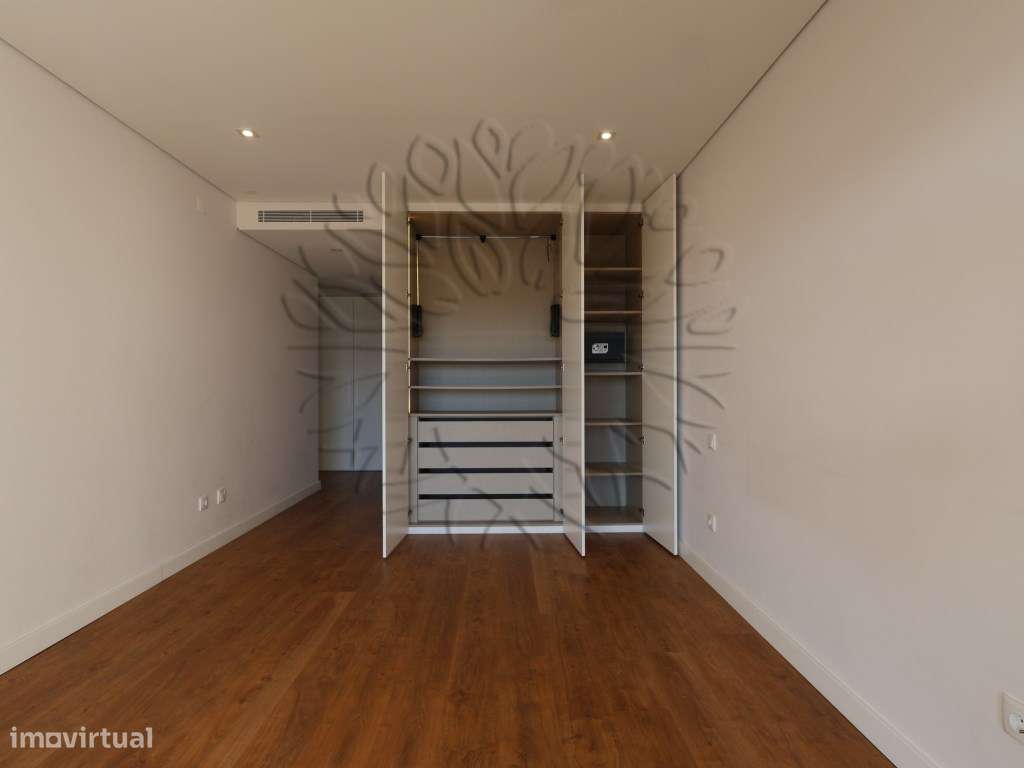 Apartamento T3 usado como novo em Vale Salgueiro, Montijo. Com 196 ...-59