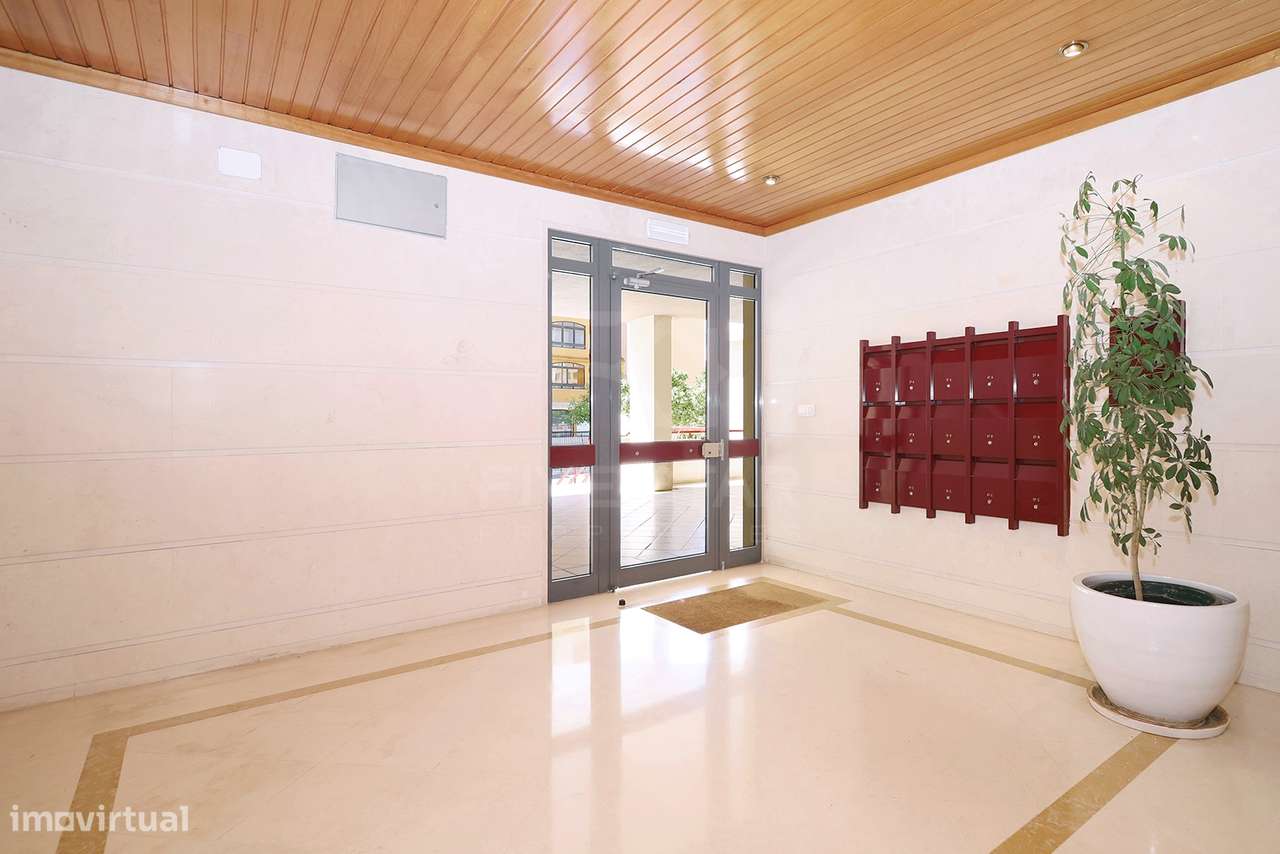Apartamento T2 - Renovado - Pronto a Habitar - Cascais-2