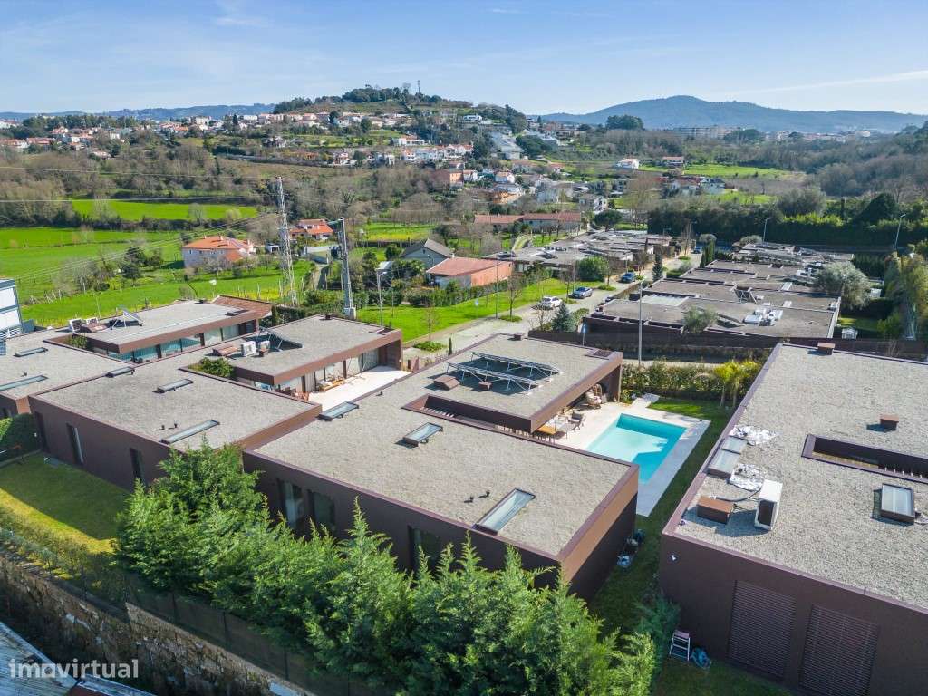 Moradia Exclusiva V4 com Piscina aquecida-10