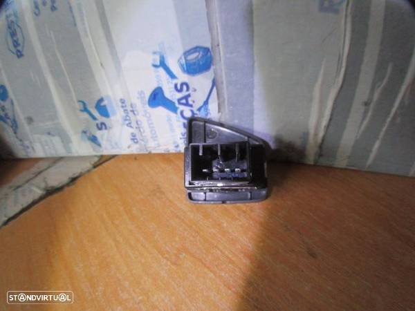 Interruptor E30499 FIAT 500 2009 1.2 70CV 3P BRANCO FRT / ESQ / INTERRUPTOR DE VIDROS  FIAT 500 2010 1.2I 70CV 3P BRANCO FRT / ESQ / INTERRUPTOR DE VIDROS - 2