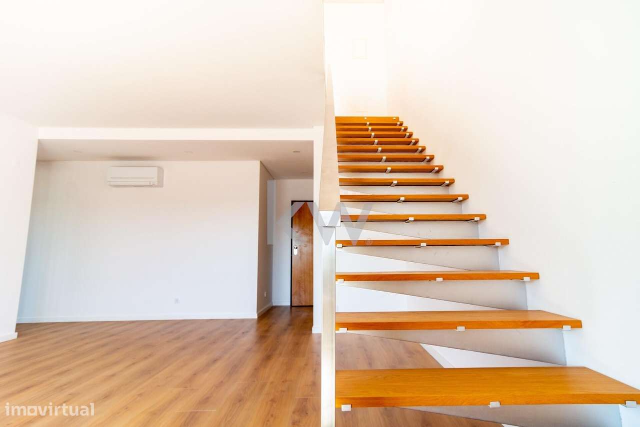 Luxo Raro nas Colinas do Cruzeiro – T3+1 com Mega Box e Terraço Privad-39