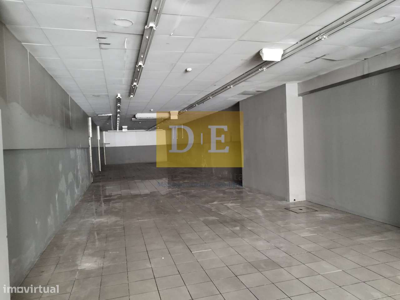 Espaço comercial com rentabilidade à venda na Rua do Amial, Porto - Grande imagem: 5/6