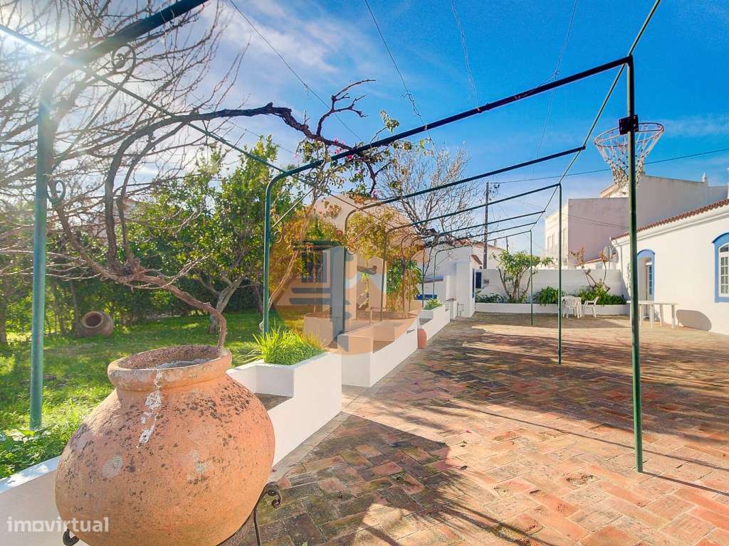 Moradia tradicional para venda em quinta junto a núcleo urbano, com... - Grande imagem: 2/58