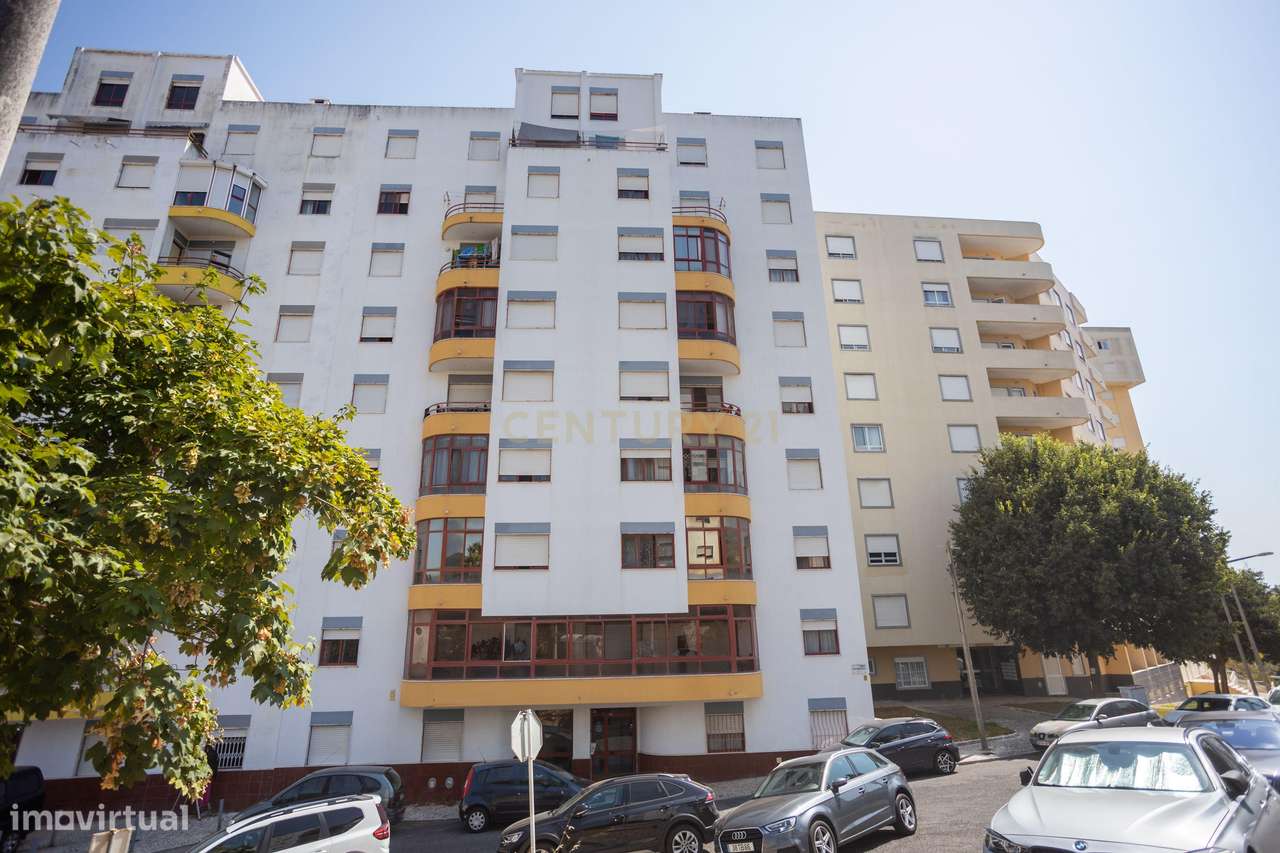 Apartamento T4+2 com Garagem para 6 Carros – Urmeiras, Loures - Grande imagem: 1/42