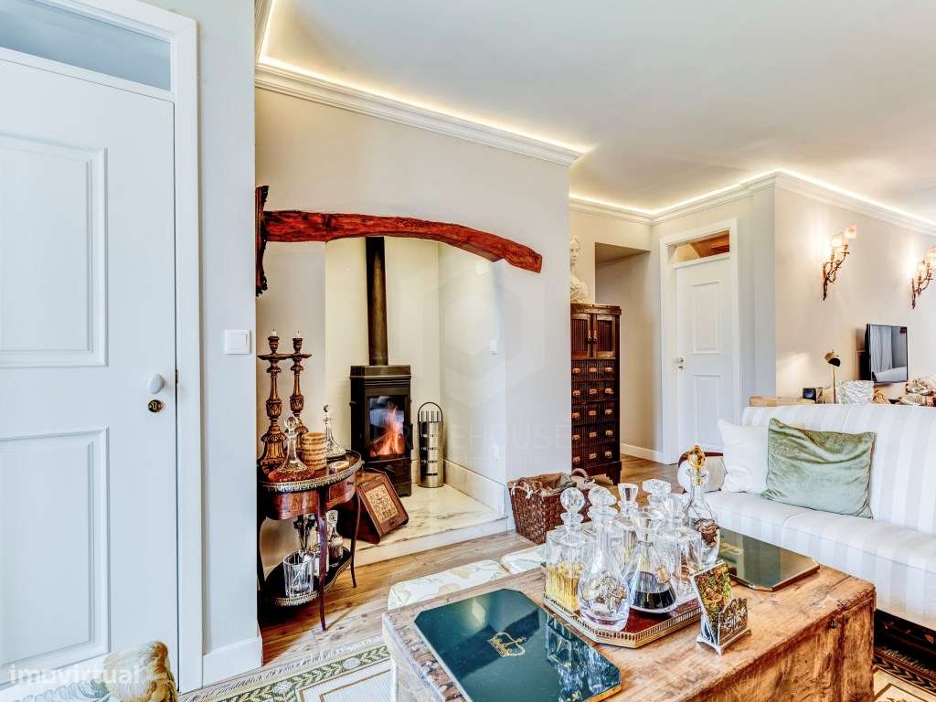 Moradia T4+1 no Centro da Vila Nogueira de Azeitão-12