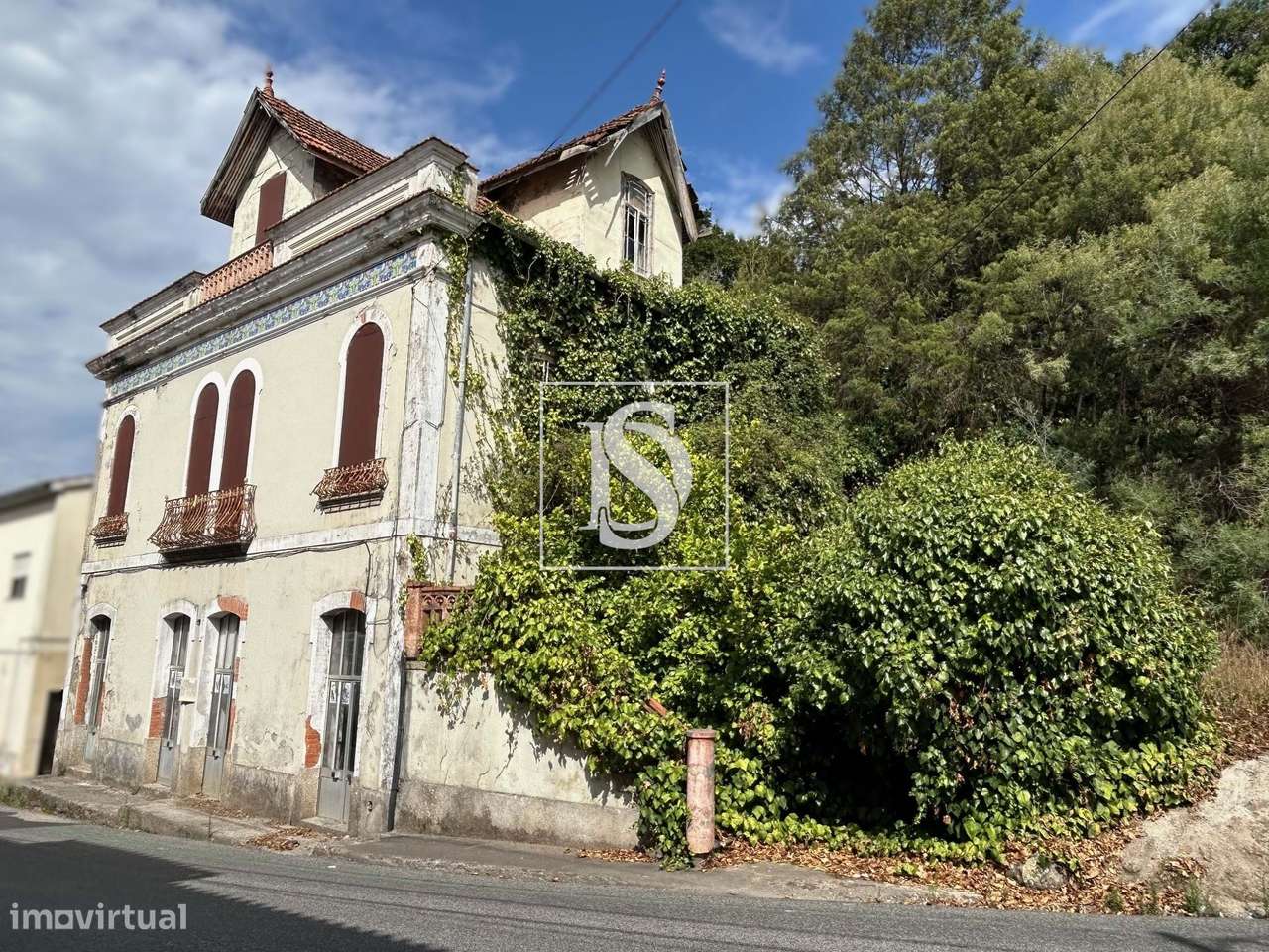 Moradia T5 com  3 pisos, para recuperação em Vimieiro - Grande imagem: 2/10