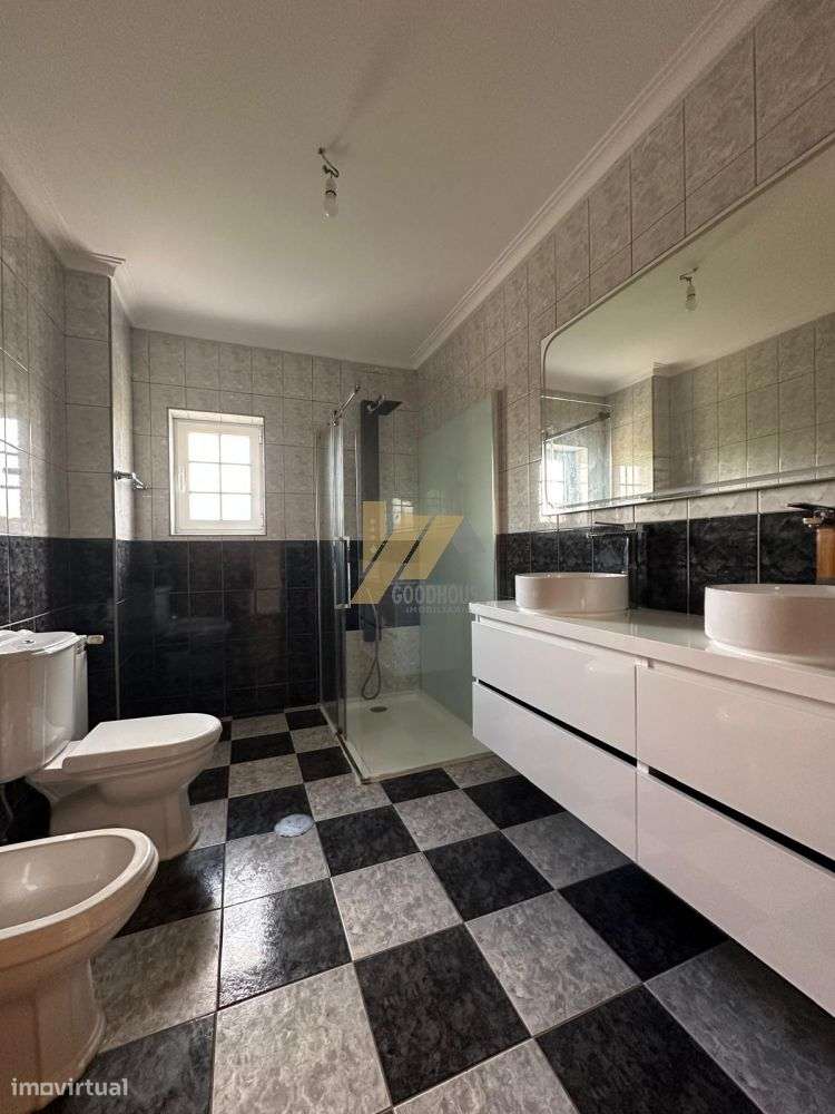 Moradia T3+1 com possibilidade de piscina-12