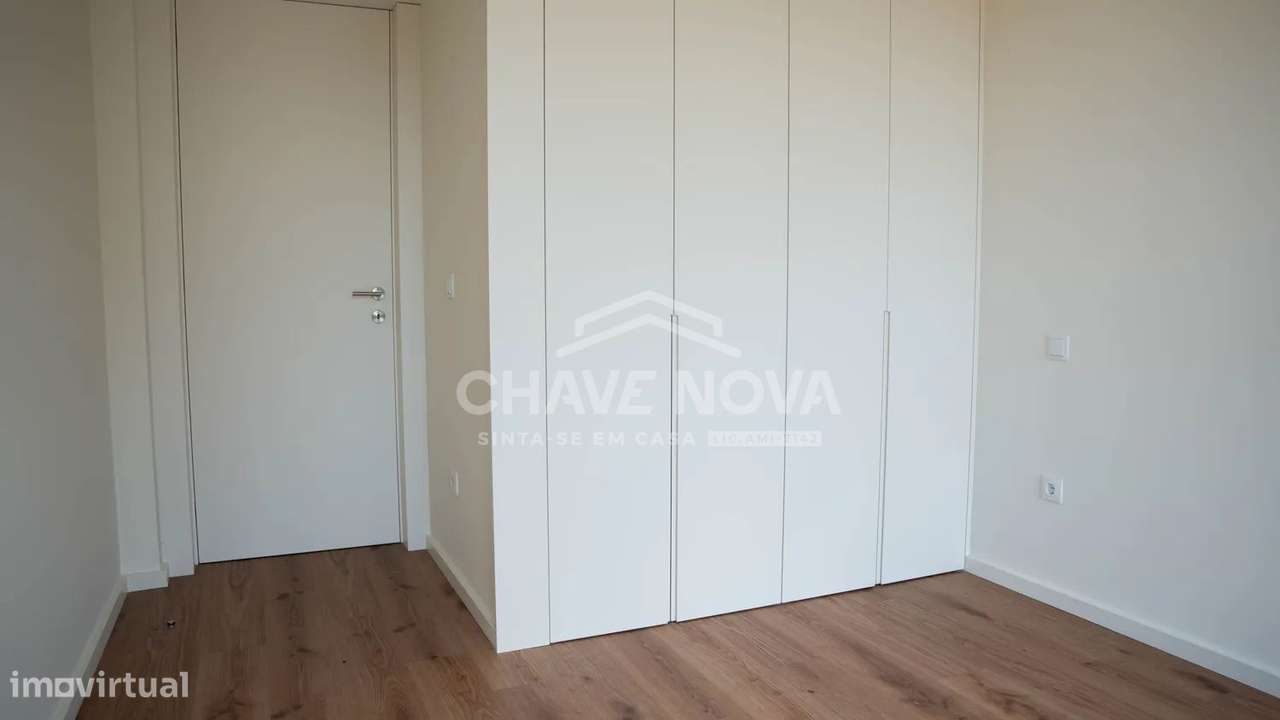T2 Novo c/ Varanda e Lugar de Garagem 2 Viaturas em Arcozelo (Praias)-3