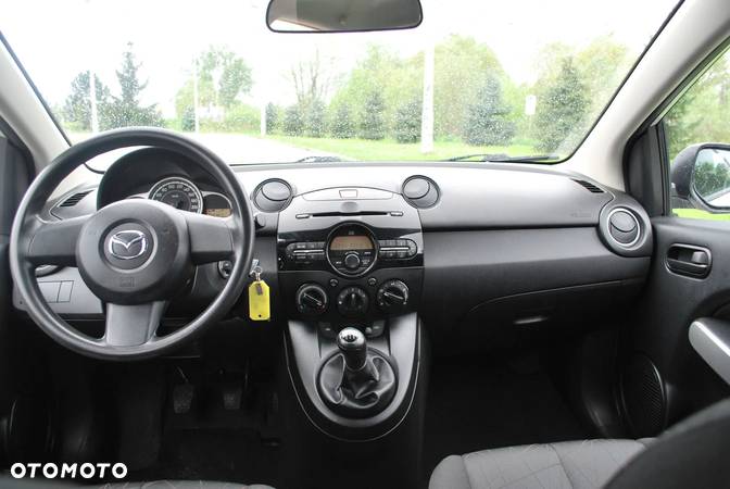 Mazda 2 - 13