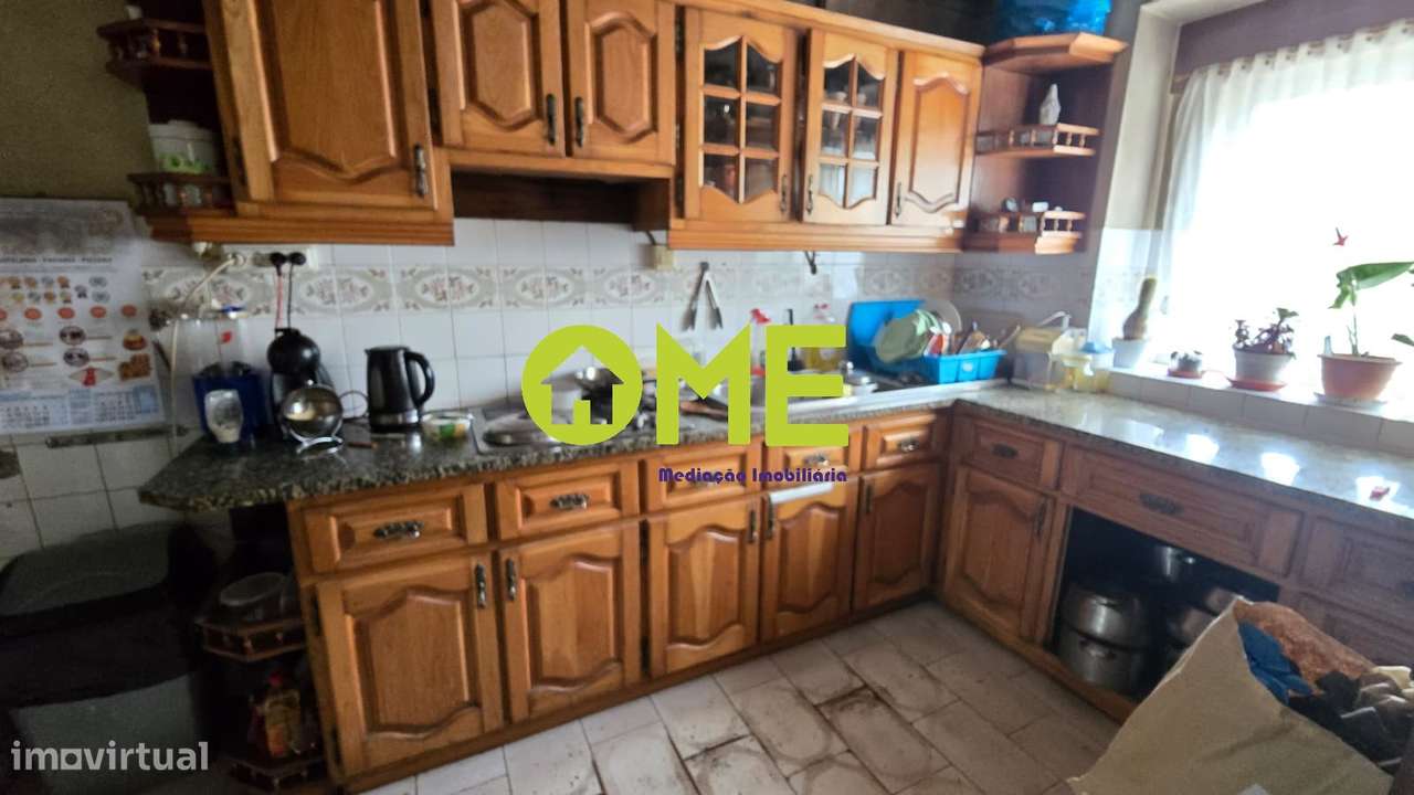 Moradia T2 em banda com jardim e localização tranquila-6