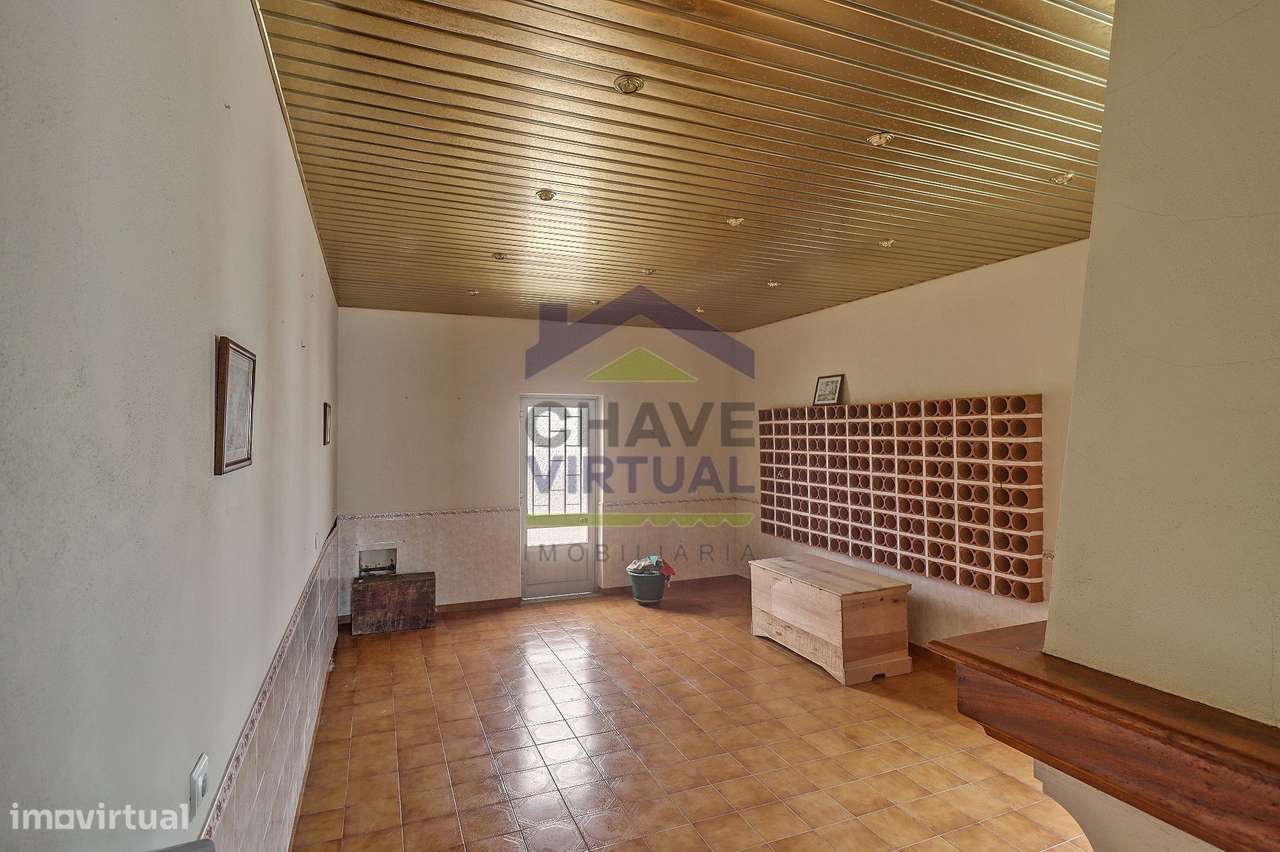 Moradia V3 com Terreno Urbano e Garagem - Seixal, Lourinhã-22