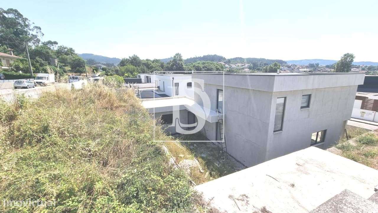 Moradia T3 independente, em construção, na Póvoa de Lanhoso-3