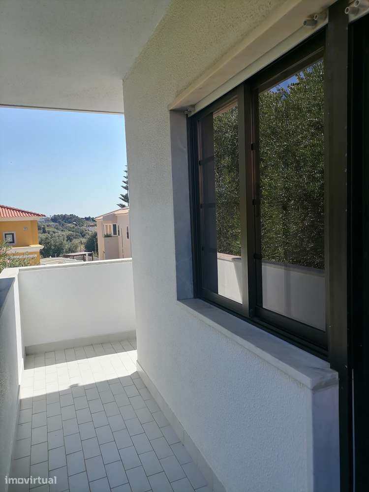 T3 Centro de Queijas, Oeiras. Com Parqueamento e Arrecadação.-30