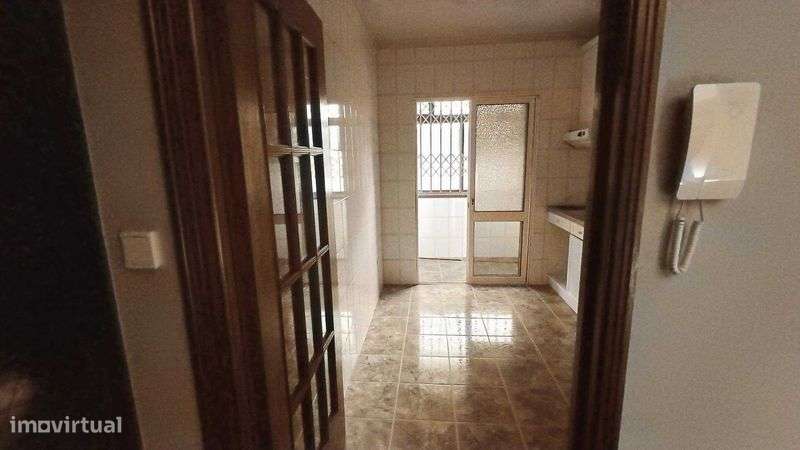 Apartamento T1 usado• Rés do Chão Elevado • 65 m² • Vila Nova de Gaia - Grande imagem: 4/12