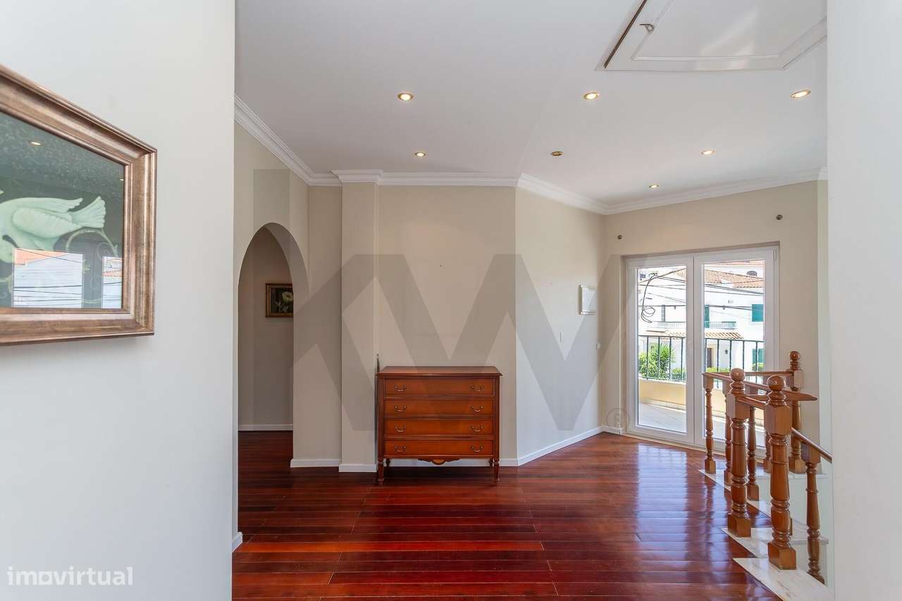 Moradia Isolada | 5 Quartos, Jardim, Garagem para 4 Carros-32