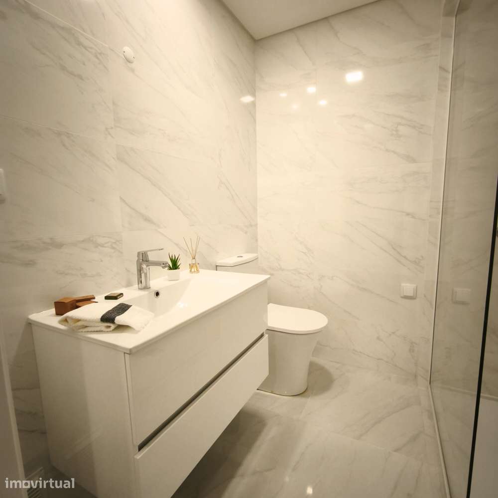 Apartamento T3 de Luxo e Modernidade no Coração de Benfica com Vista p-12