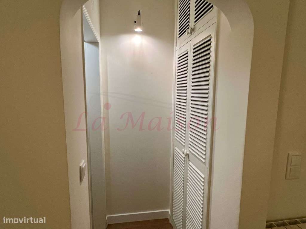 Moradia V4 Duplex no Centro de Loures-12