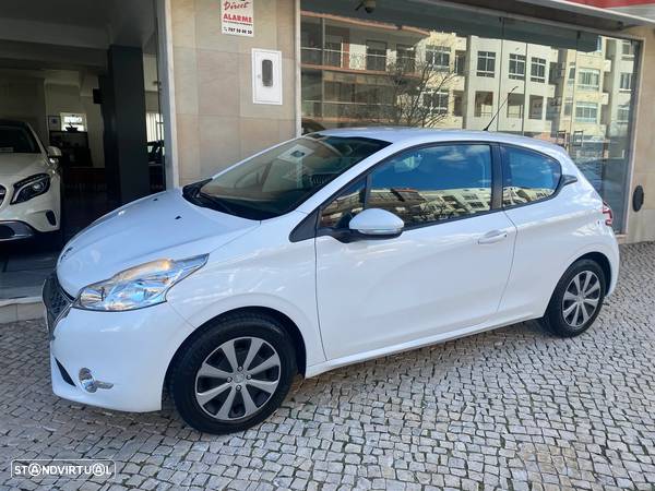 Peugeot 208 1.4 e-HDi Access 2-Tronic - 11