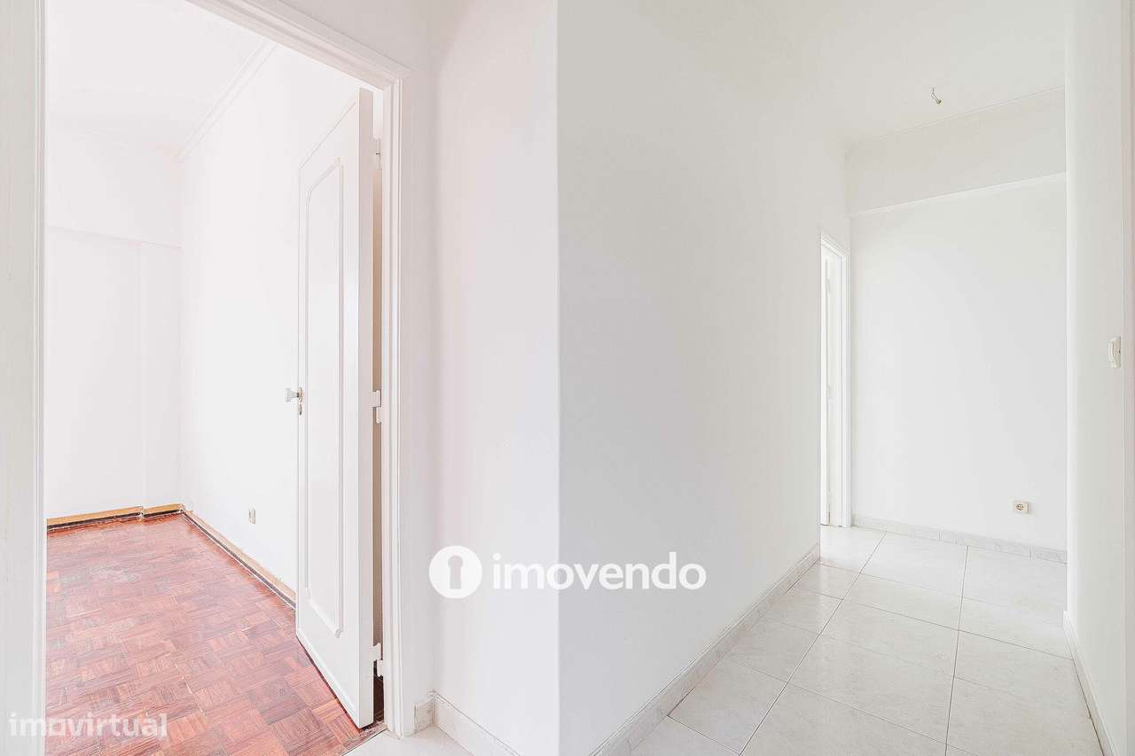 Apartamento T2 com áreas amplas, em Odivelas-25