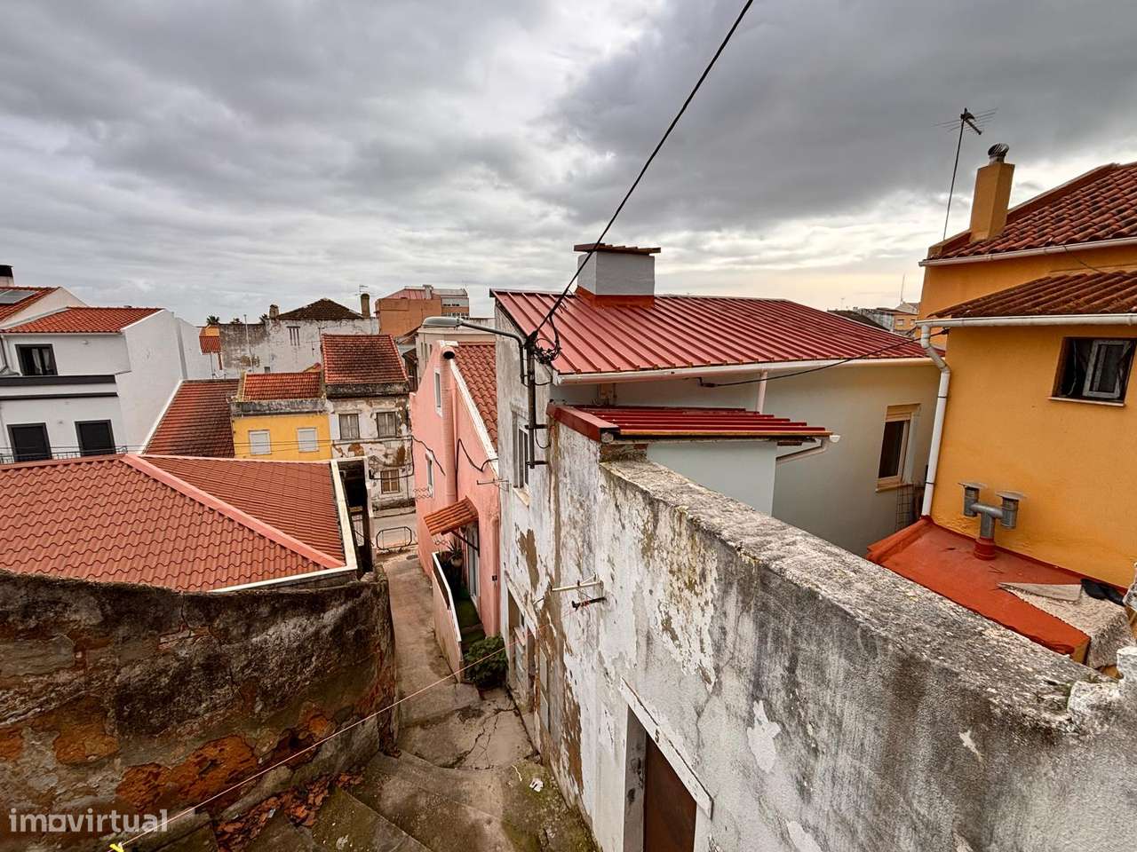 Prédio para Remodelar com Elevada Rentabilidade no Centro de Alhandra - Grande imagem: 4/12