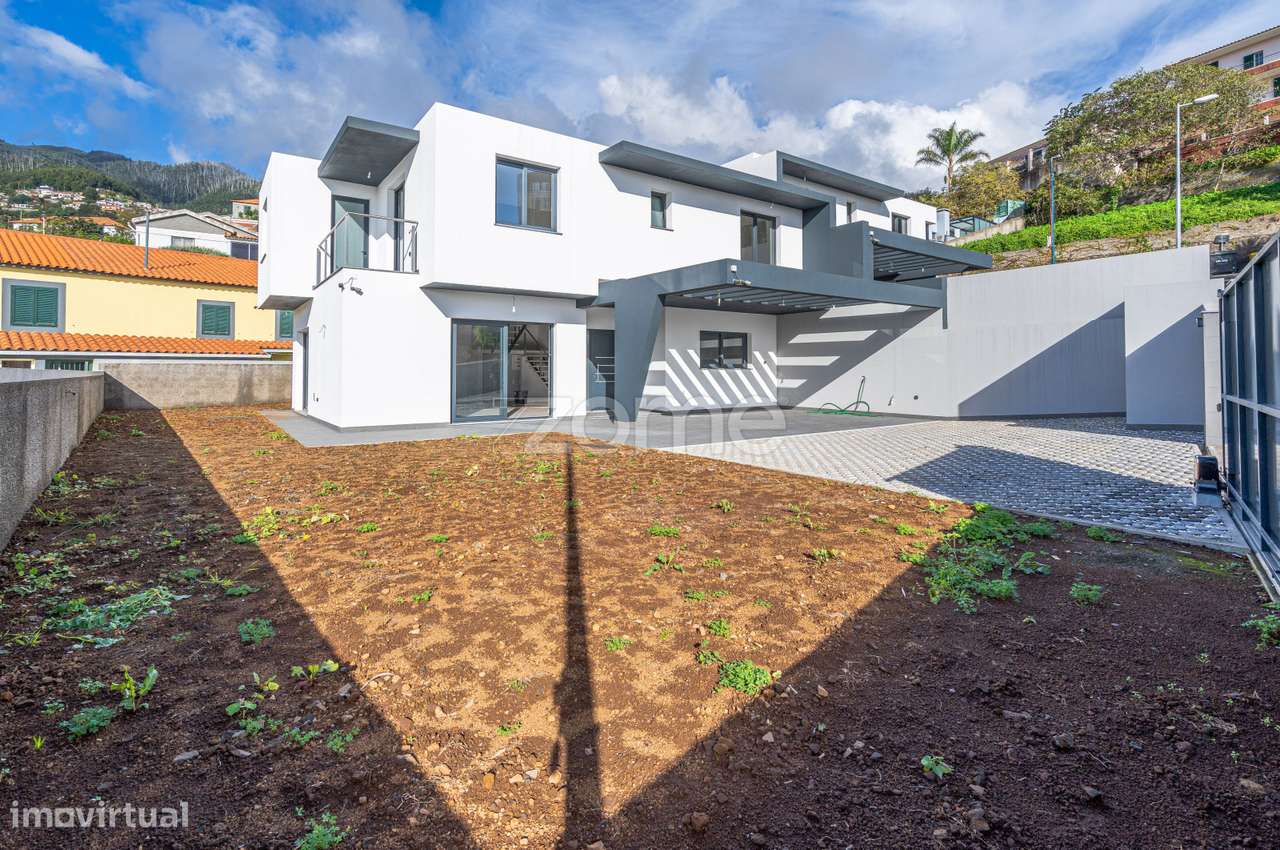 Moradia Geminada T3 , São Roque, Funchal - Grande imagem: 2/36