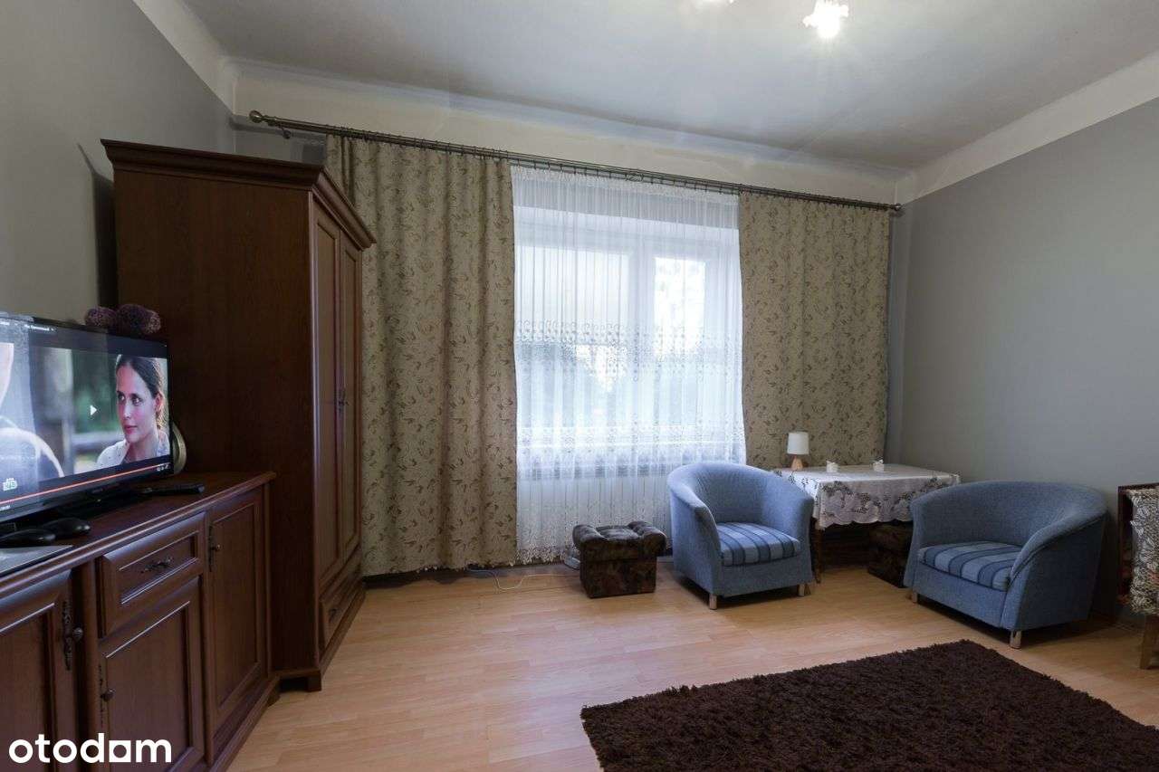 Dom z garażem i budynkiem gospodarczym-13