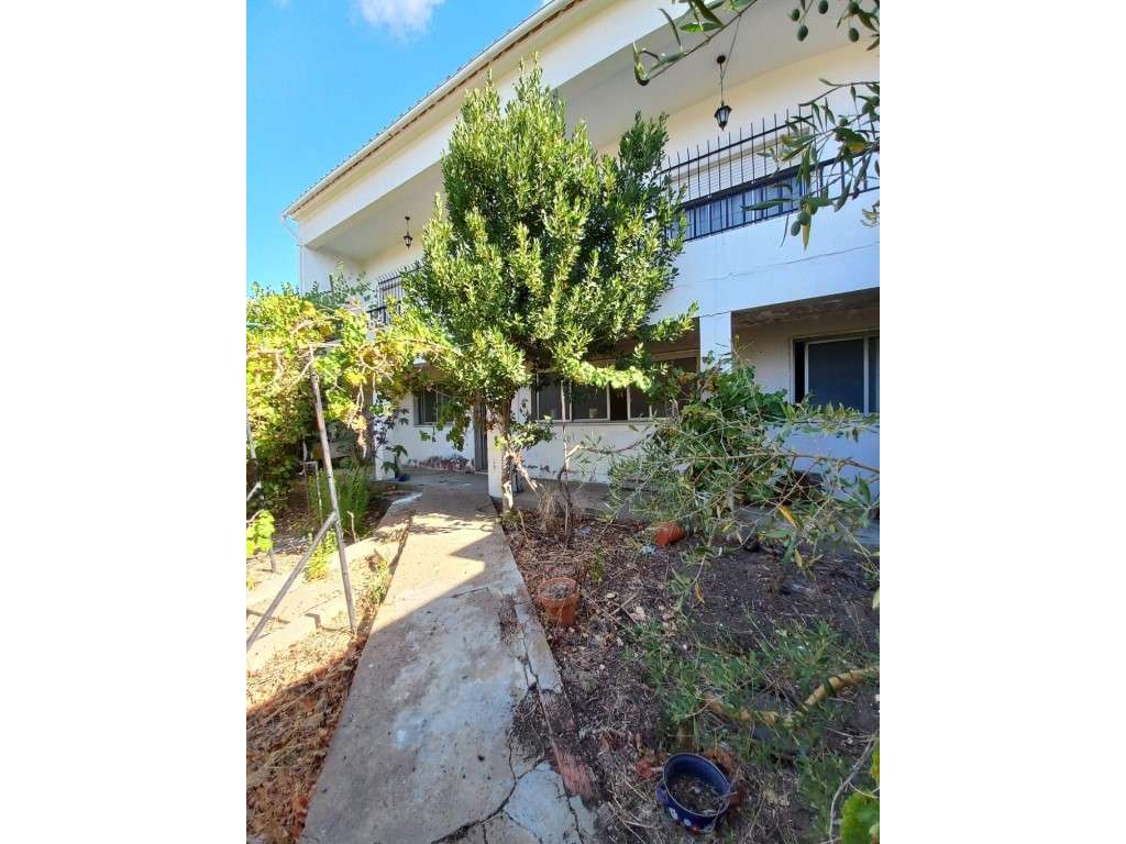 Moradia com 232 m², terreno de 630 m², piso inferior ao nível do ja...-32