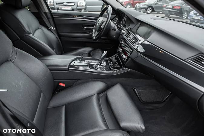 BMW Seria 5 535d Touring Luxury Line - 33