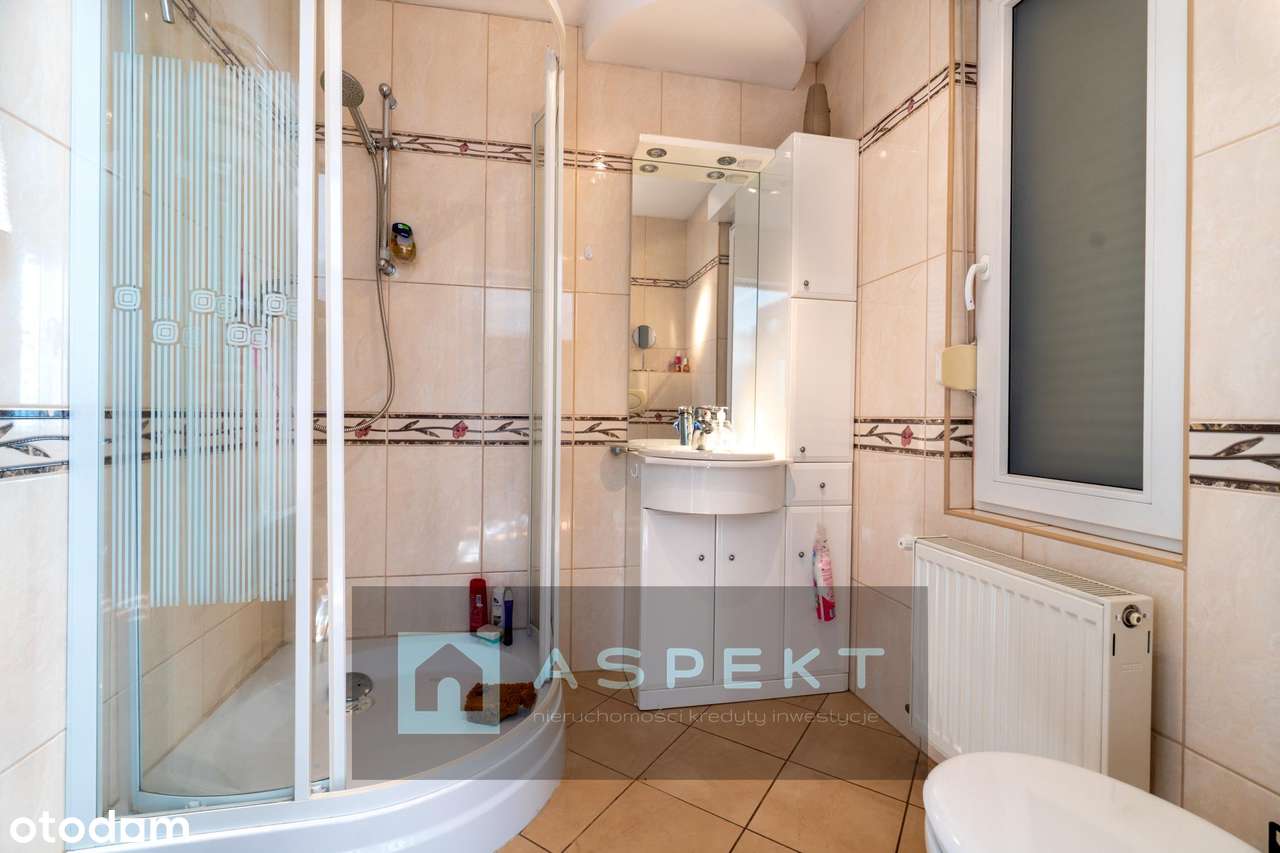 Wolnostojący, jednorodzinny, duża działka-19