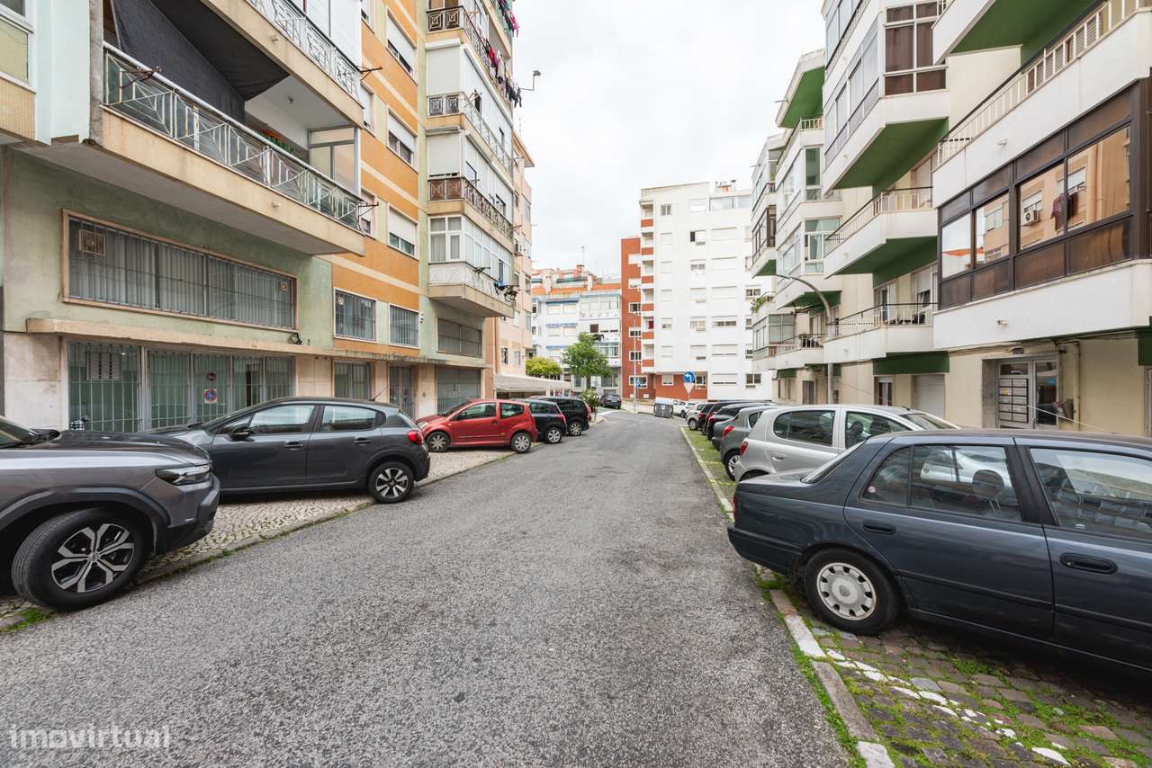 ESPAÇO COMERCIAL REMODELADO | PRONTO A FUNCIONAR | SACAVÉM-23