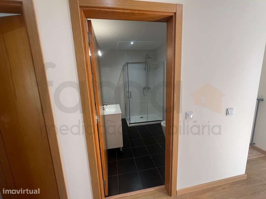 Moradia em Banda no Condomínio Encosta da Guia-24