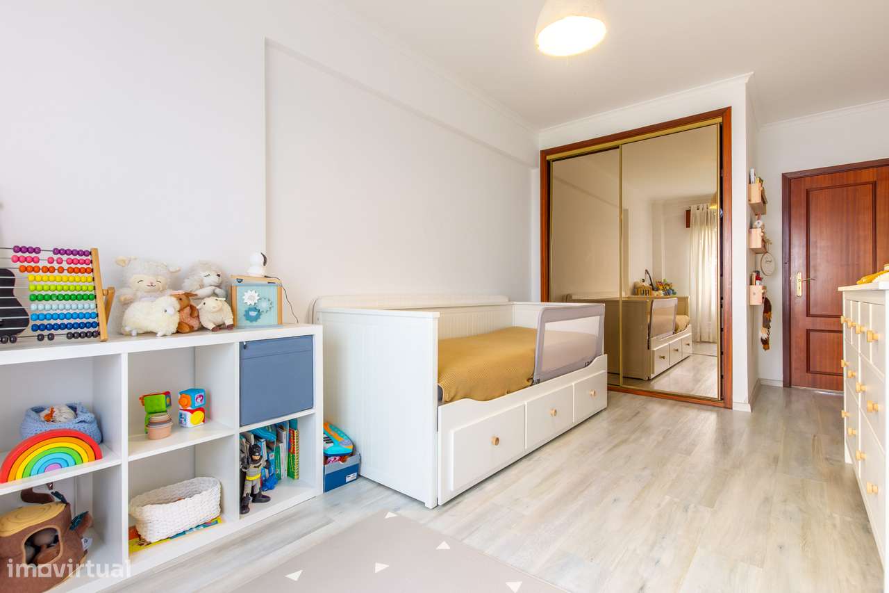 Santa Marta do Pinhal/Corroios-Apartamento de 3 assoalhadas-remodelado-11